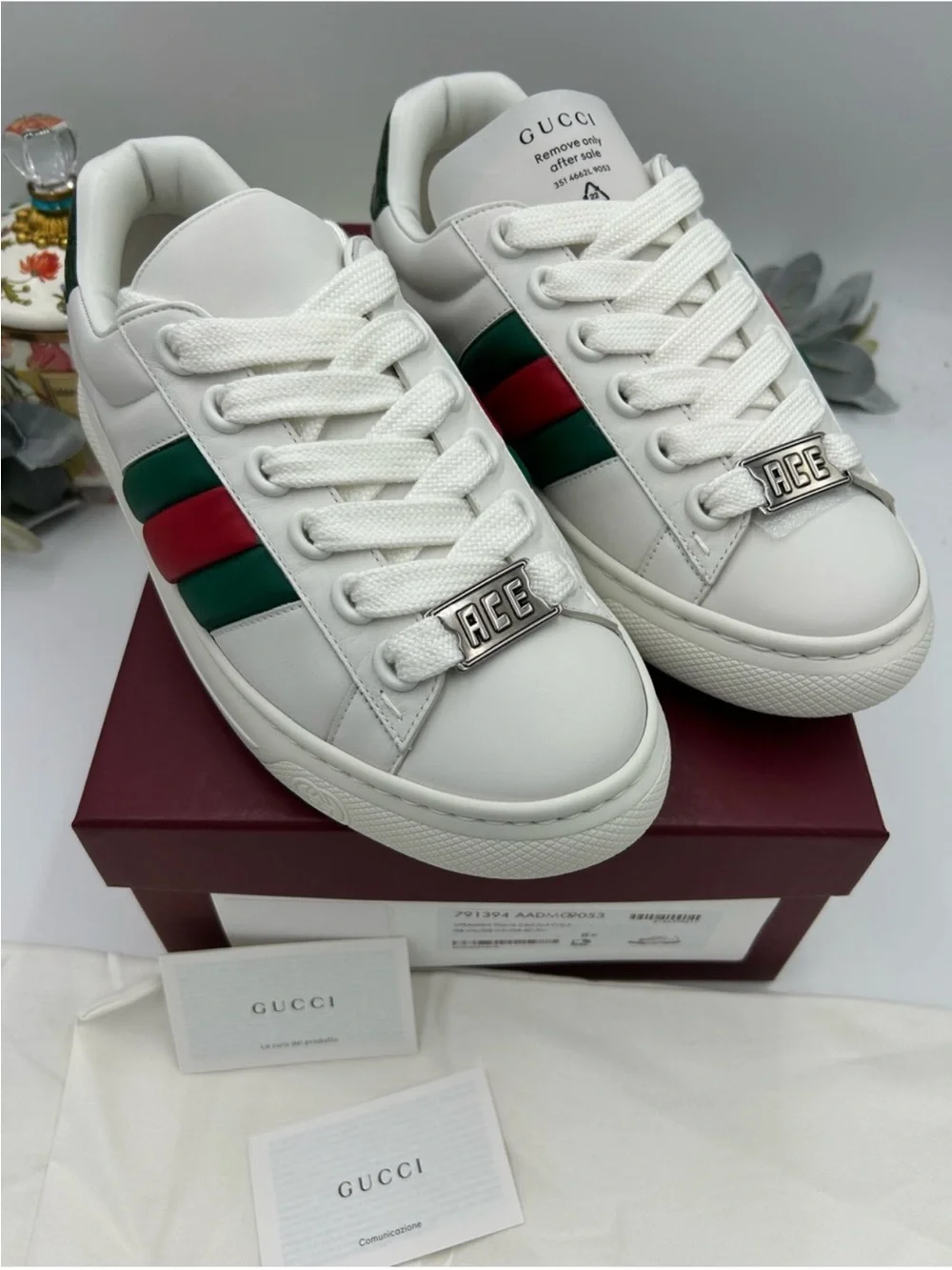 Men’s Gucci, white leather ace sneakers with Web stripe size 8.5 fits 9.5 US